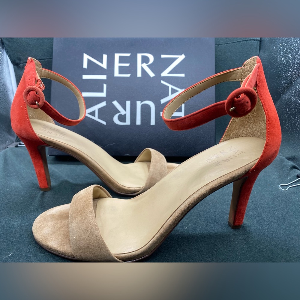 Gorgeous Brand New Naturalizer “Kingsley” 3 1/4” heel  suede sandals size 10